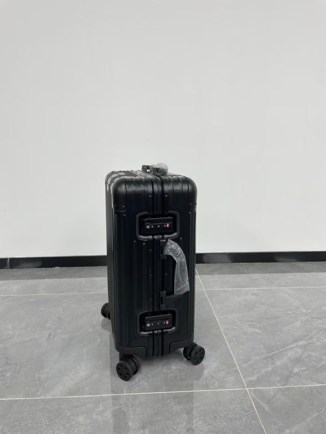 rimowa-original-suitcase-black-gallery-5