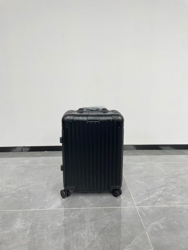 rimowa-original-suitcase-black-gallery-8