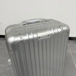 rimowa-original-suitcase-silver-gallery-1