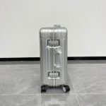 rimowa-original-suitcase-silver-gallery-3