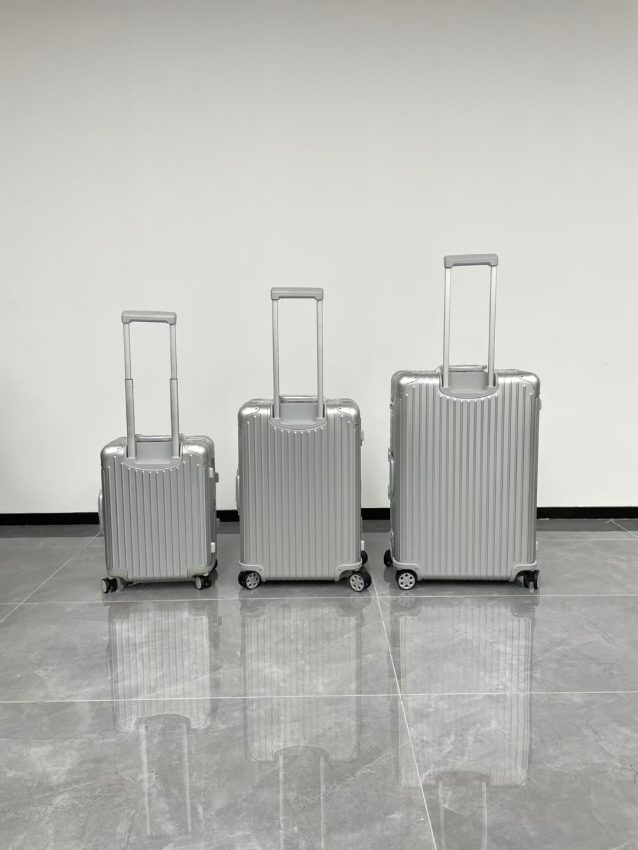 rimowa-original-suitcase-silver-gallery-6
