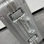rimowa-original-suitcase-silver-gallery-7