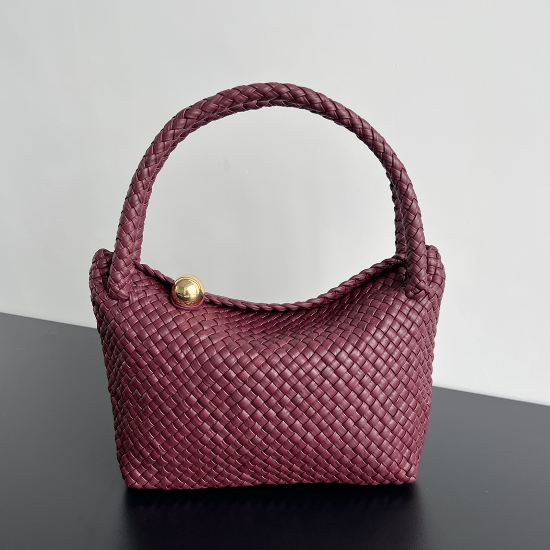 Bottega Veneta Tosca Burgundy Detail 3