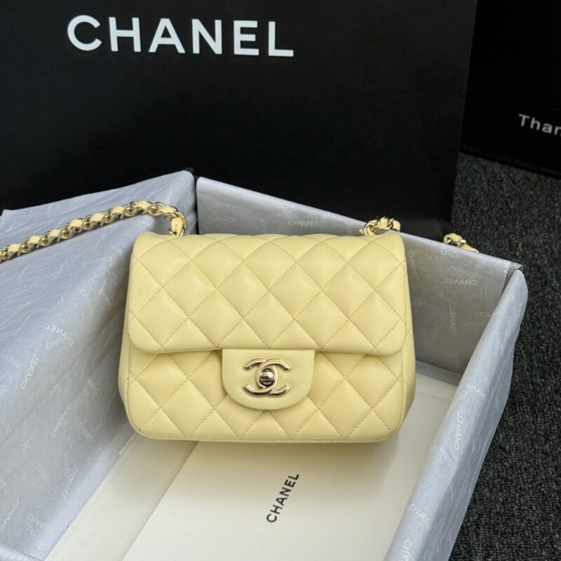 windows1718911356792_1853950414-1871541127.jpg CHANEL Classic Flap 17cm Yellow - imitation chanel bag front view