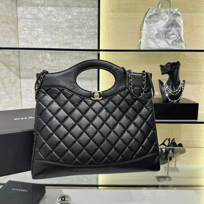 wsxcWeb_6e471929_o_1hjuodhv910uuli5ld3n9i8vv8.jpeg CHANEL 31Bag Large Black - chanel 31 bag dupe front view