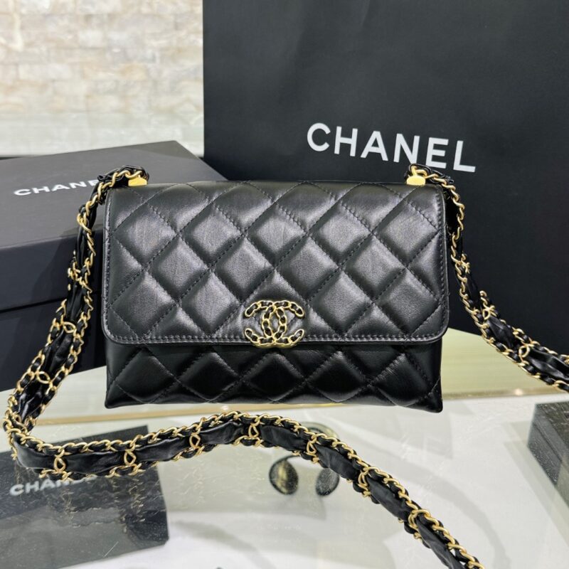 wsxcWeb_6e471929_o_1hkt2vsosgp5a2p1enh4s2j62.jpeg CHANEL 19 Mini Flap Bag - chanel 19 mini dupe front view