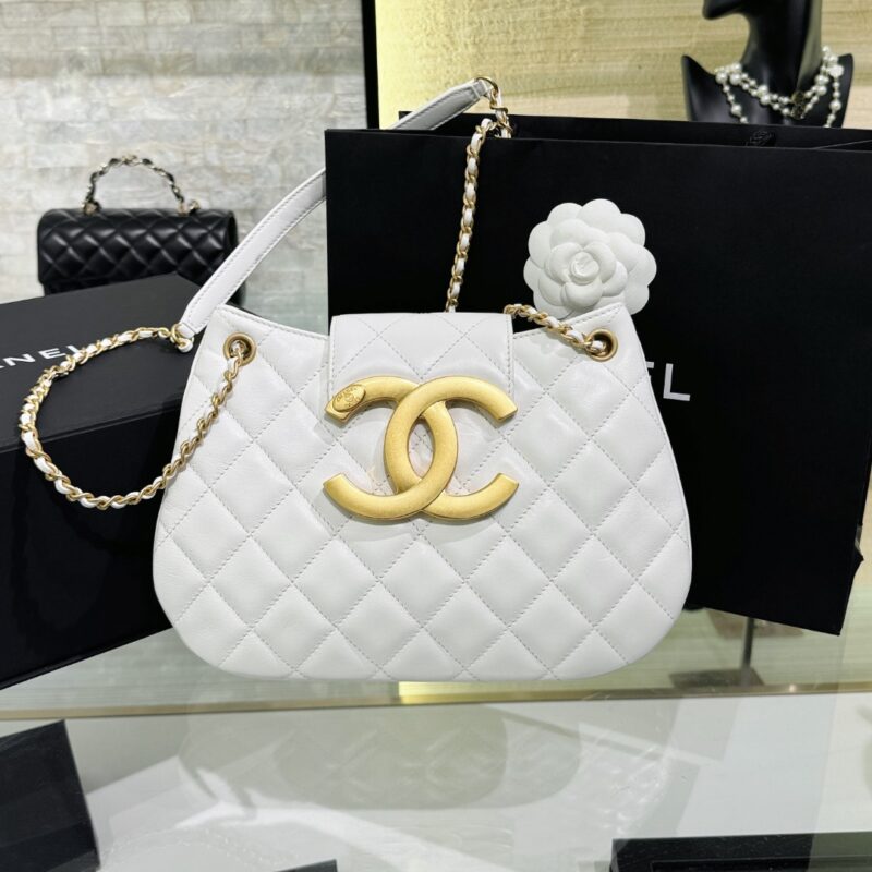 wsxcWeb_6e471929_o_1hljr7gni1a63rru3201aj612u11.jpeg CHANEL 24c Round Shoulder Bag White - chanel shoulder bag replica front view