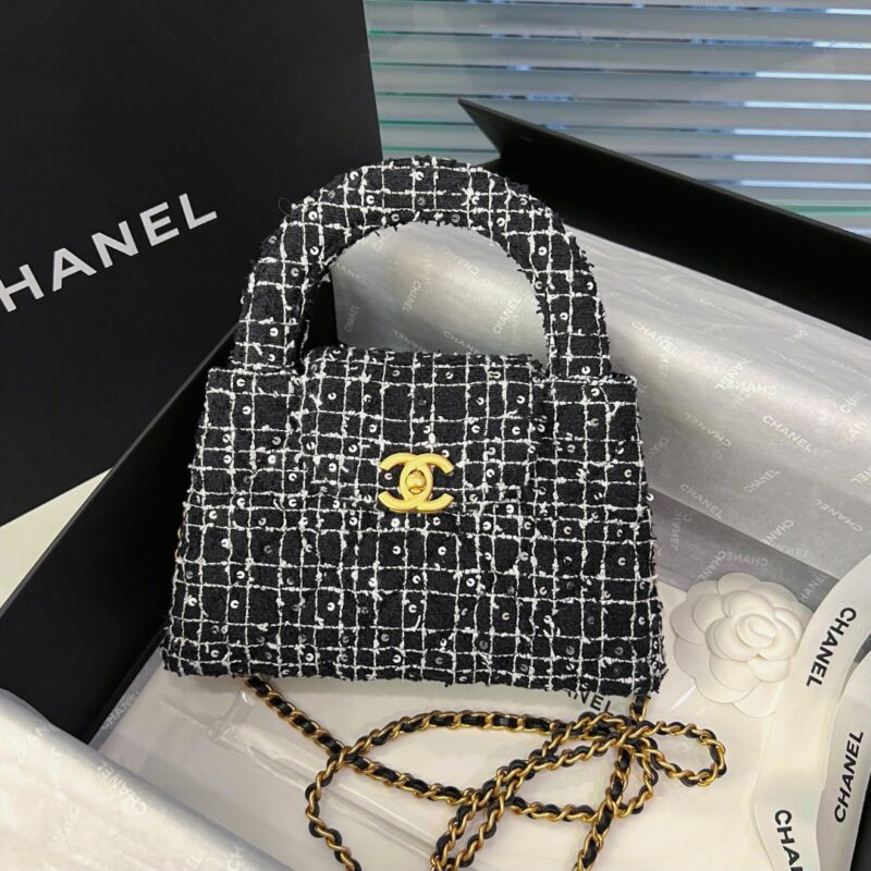 wsxcWeb_6e471929_o_1hp3e0742cf21t9s1ek11em41d2bk.jpeg CHANEL 23k Kelly Wool - chanel kelly wool dupe front view