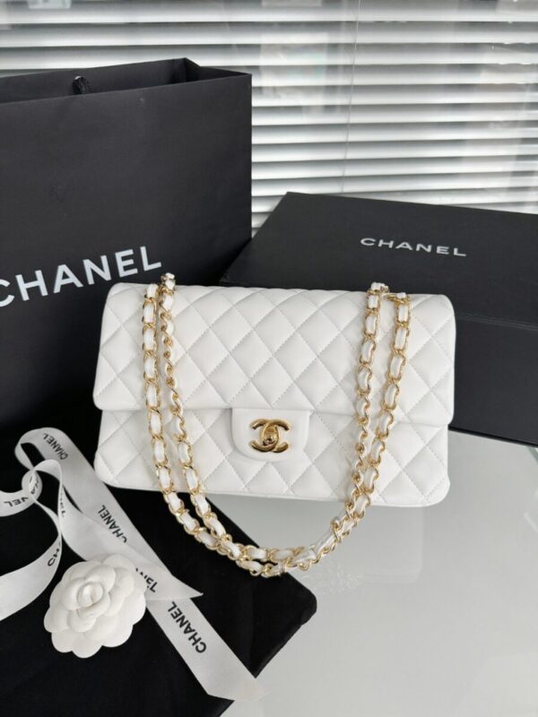 wsxcWeb_6e471929_o_1hq96sh50n6s1e4rrubo8v17ds1f.jpeg CHANEL Classic Flap 25cm White - chanel white bag replica front view