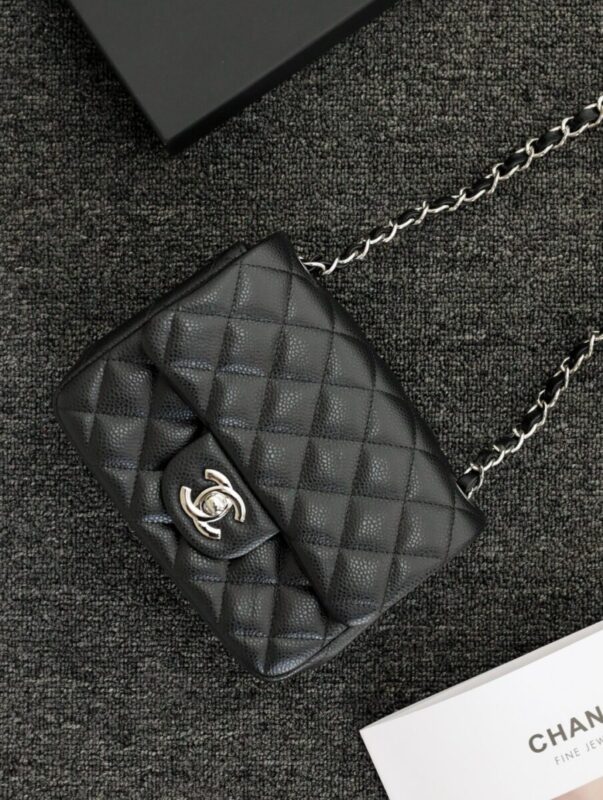 wsxcWeb_6e471929_o_1hrslnt5j1ung10ui1bdt1lrqeo94.jpeg-2 CHANEL Classic Flap 17cm Silver - chanel replica bag front view