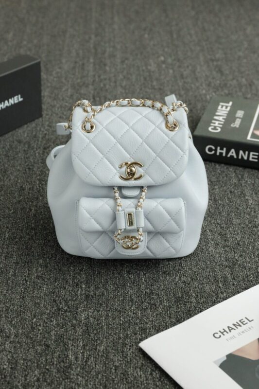wsxcWeb_6e471929_o_1hskmf4i1ov1n0q1jd11ekejgau.jpeg CHANEL 23A Backpack Small Light Blue - fake chanel backpack front view
