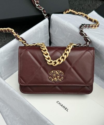 CHANEL 19 Wallet on Chain