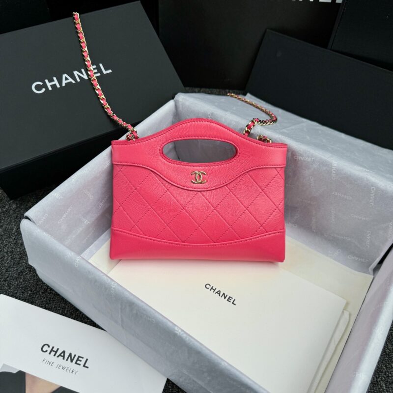 wsxcWeb_6e471929_o_1hvbov6d2t8m1spj103o1pgp1bra0.jpeg CHANEL 24s Mini Horizontal Rose Red - fake chanel horizontal bag front view