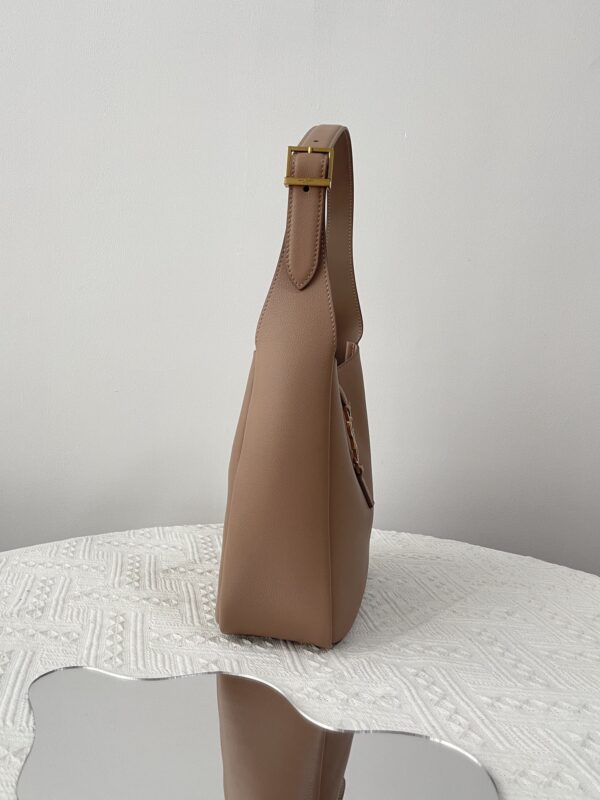 ysl-le-5-a-7-small-gallery-1