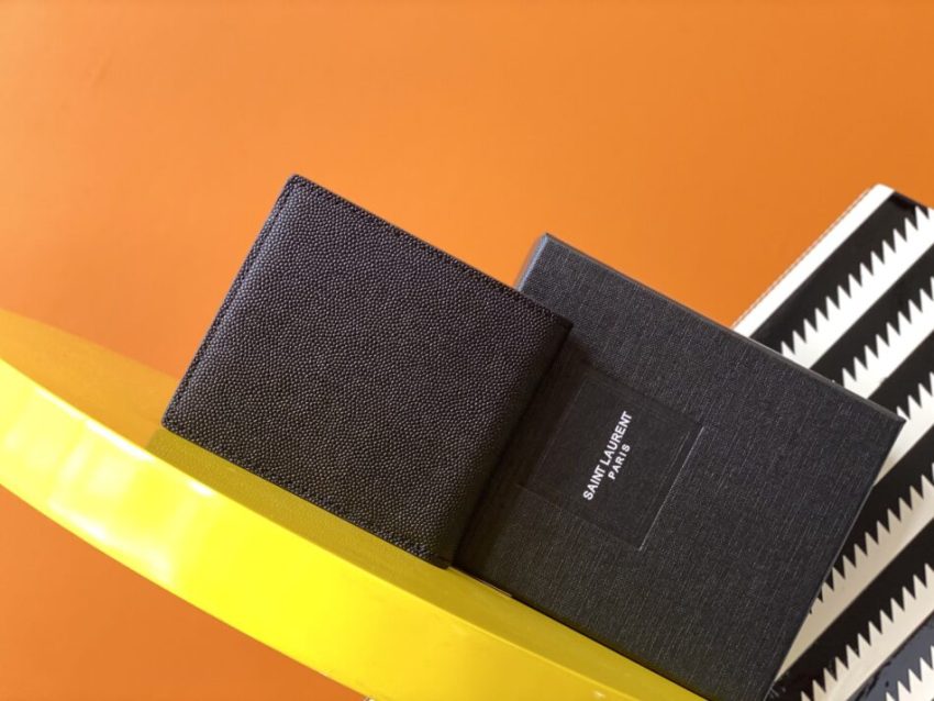 yves-saint-laurent-bifold-man-wallet-gallery-1