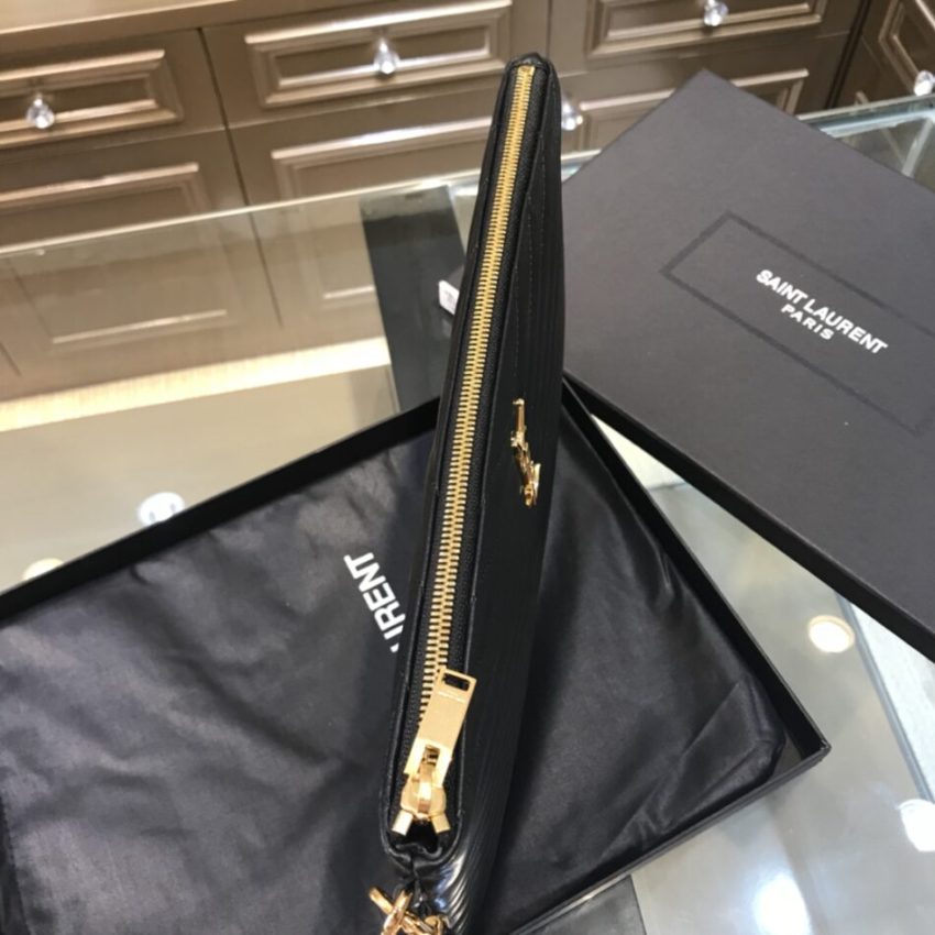 yves-saint-laurent-pouch-black-gallery-1