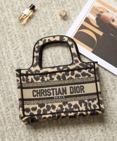 Réplica da bolsa Dior Tote Book Mini Leopard
