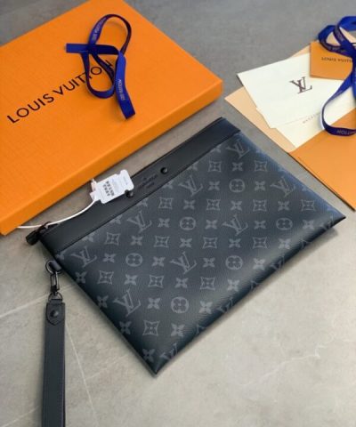Louis Vuitton To Go Pochette Black