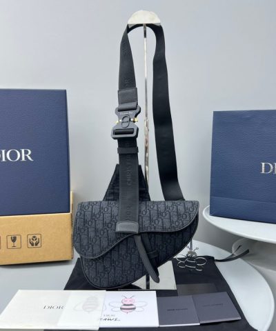 Replika Dior Sadelväska Oblique Svart