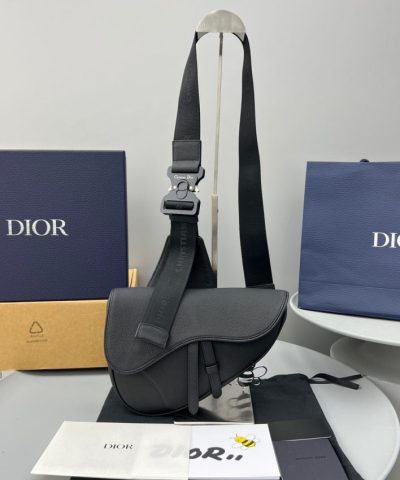 Replika Dior sedlové tašky z telecí kůže v černé barvě