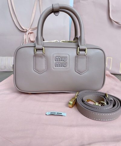 Réplica Miu Miu Arcadie Pequena Bege