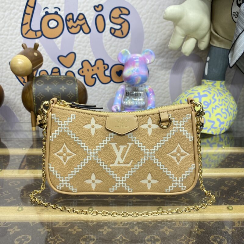 Replica Louis Vuitton Easy Pouch Apricot