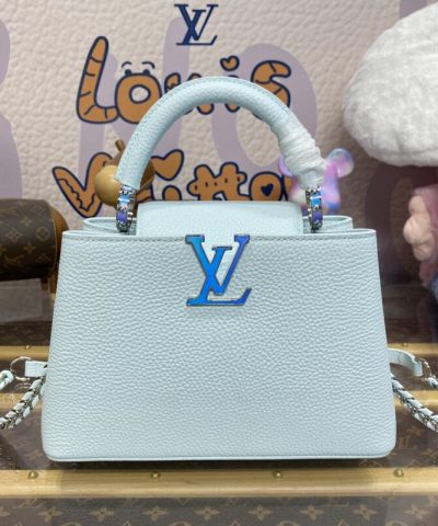 نسخة طبق الأصل من Loius Vuitton Capucines باللون الأزرق
