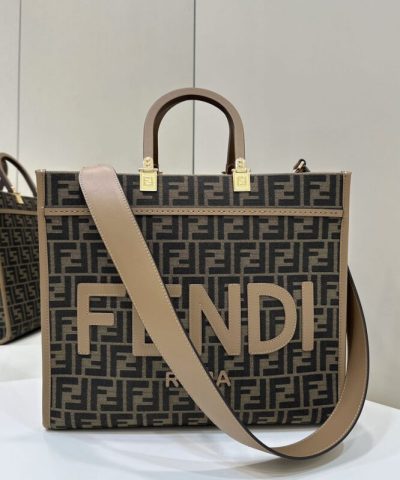 Réplica del bolso Fendi Sunshine Tote marrón con monograma