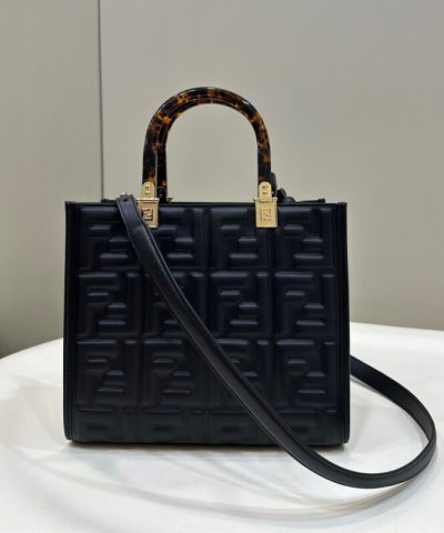 Replika małej torby Fendi w kolorze czarnym