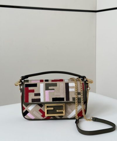 Replica Fendi Baguette Klein Beige
