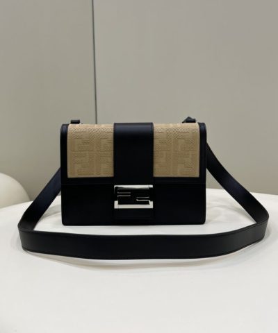 Réplica Fendi Baguette Pouch Preta