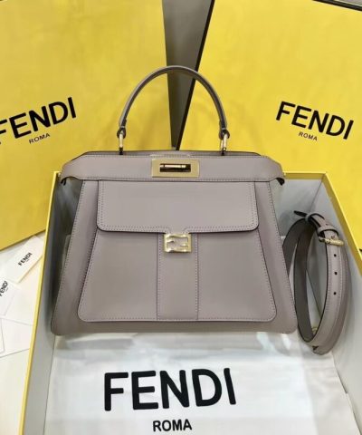 レプリカ フェンディ ピーカブー パッチポケット付き ベージュ