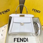 Replika Fendi Peekaboo z kieszenią naszywaną w kolorze białym