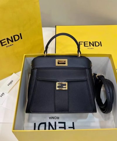 Réplica Fendi Peekaboo com bolso aplicado preto