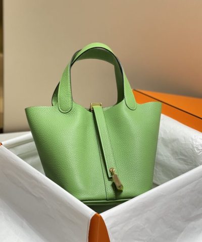 Replika zámku Hermès Picotin