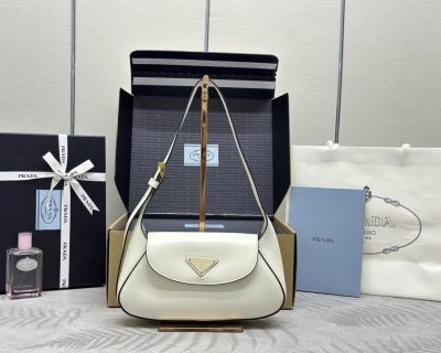 レプリカ プラダ スモール ショルダーバッグ ホワイト