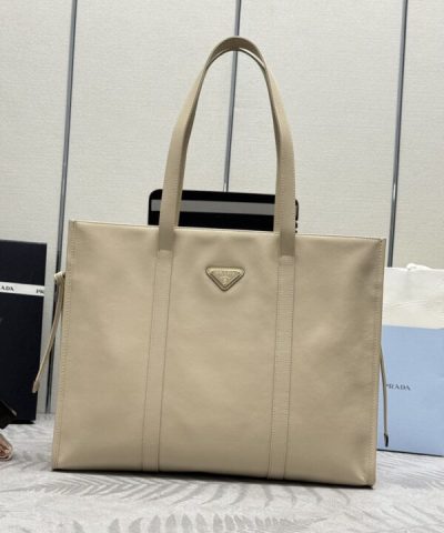Replik einer antiken Nappa-Tasche von Prada