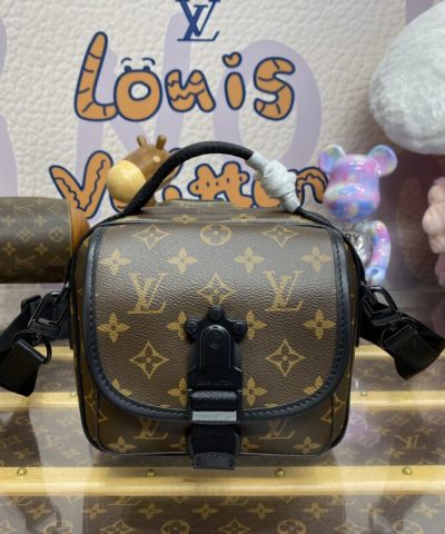 Replica Louis Vuitton Quest Messenger