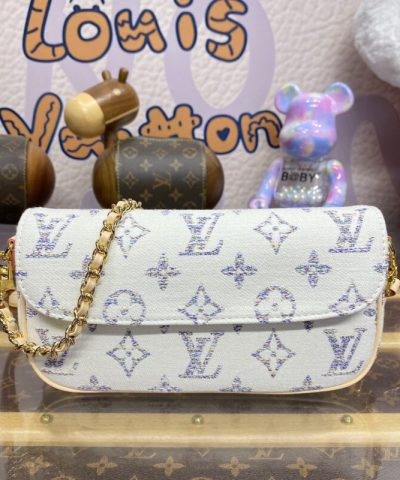 Louis Vuittonin replikalompakko ketjulla Ivy White
