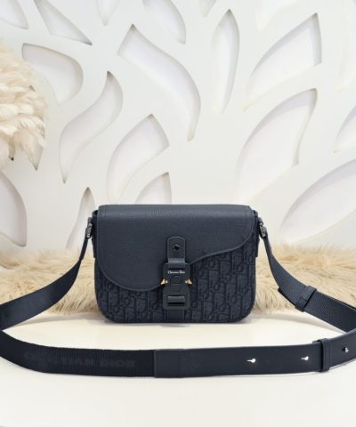 Réplica da bolsa mensageiro Dior Saddle preta oblíqua