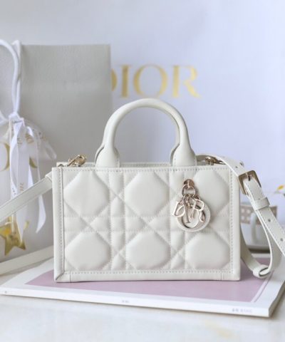 Replica Dior Tote Kitap Mini Beyaz