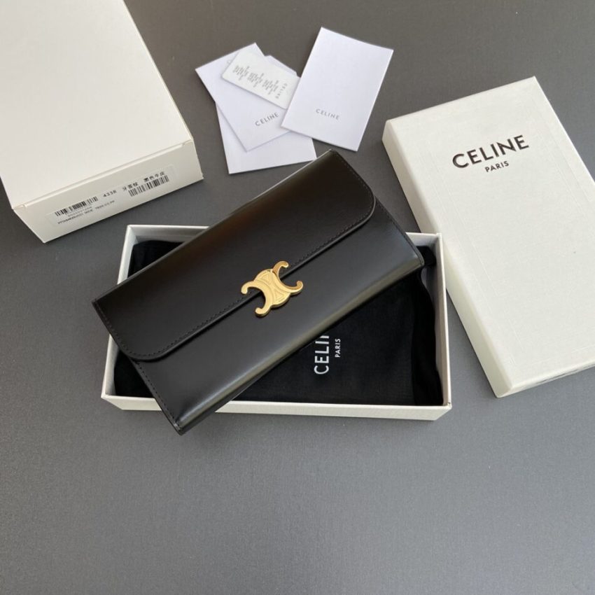 celine-triumphe-wallet-img_c4e87dad_20231207_i1701963213_3701_1.jpg Celine Triumphe Long Wallet - interior
