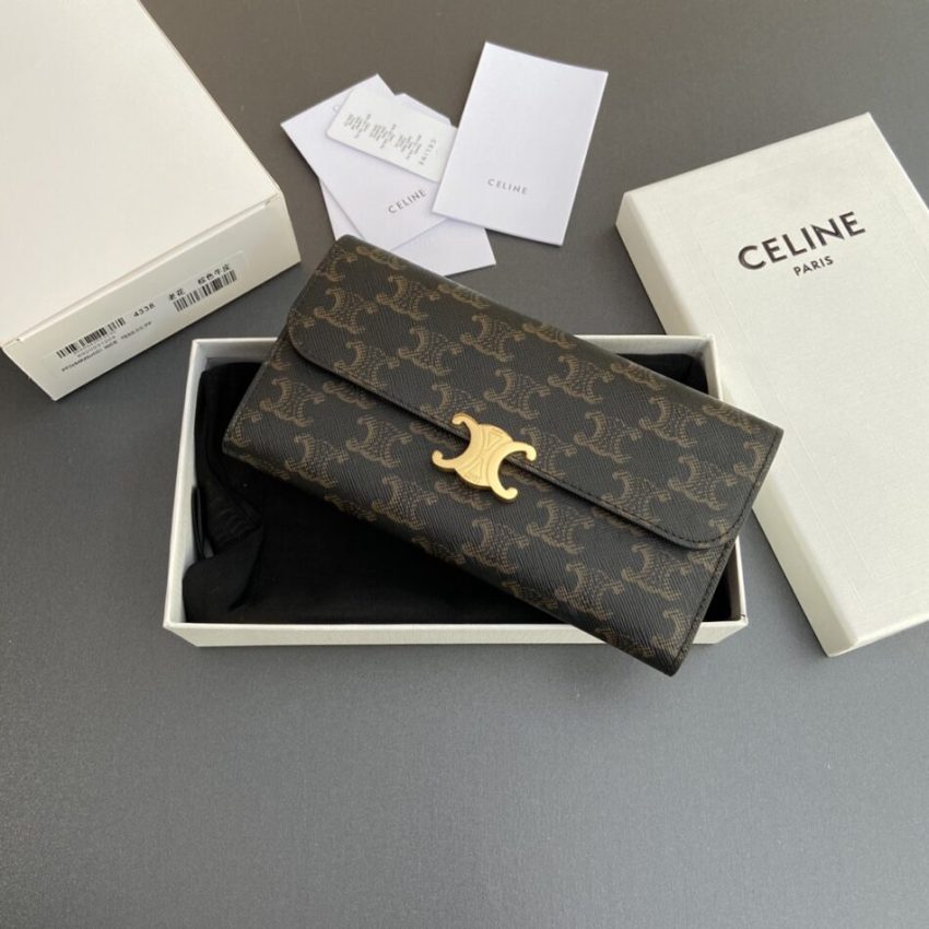 celine-triumphe-wallet-img_c4e87dad_20231207_i1701963213_3953_3.jpg Celine Triumphe Long Wallet - detail