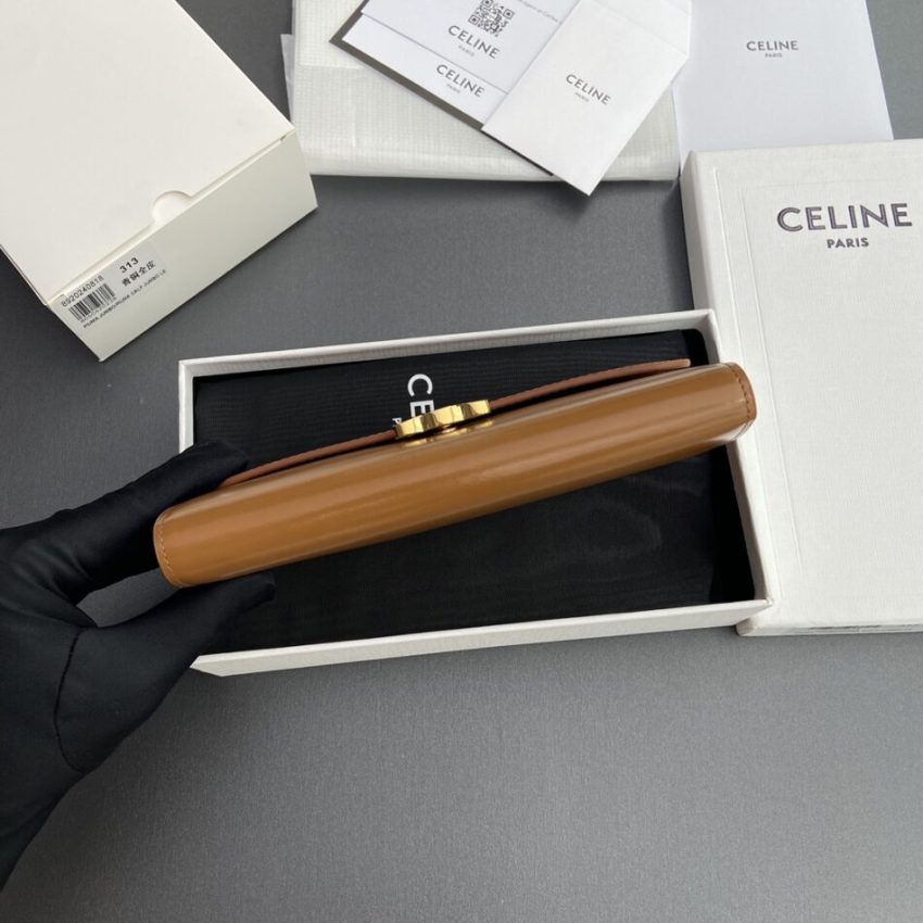 celine-triumphe-wallet-img_c4e87dad_20240825_i1724565414_6004_4.jpg Celine Triumphe Long Wallet - back view