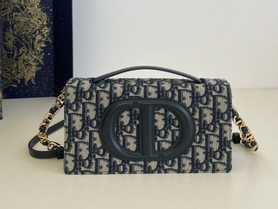 Replica Dior Signature CD Square