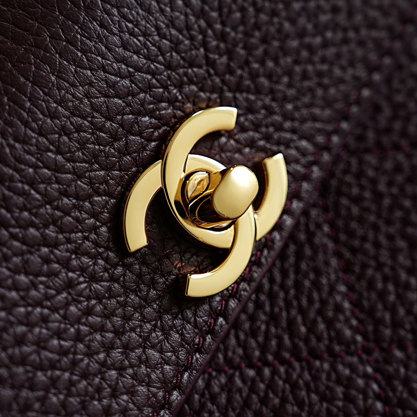Chanel 26S East West Tote Burgundy - chanel tote bag replica detail 7