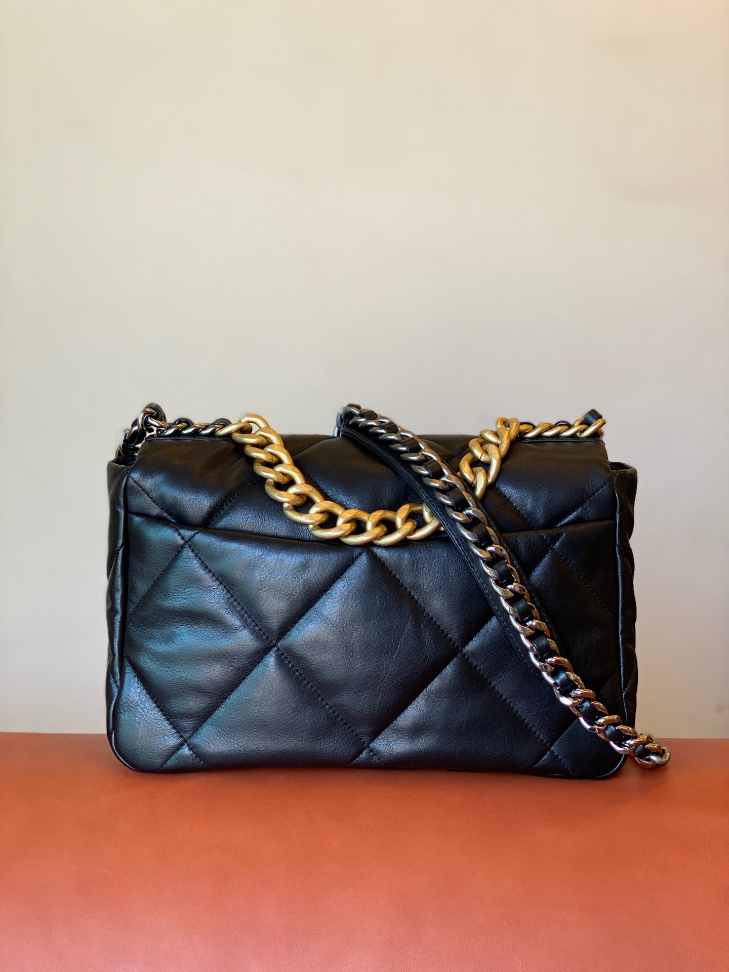 1573995552_3864107040_4 Chanel 19 Flap Bag Black - chanel 19 flap dupe detail 7
