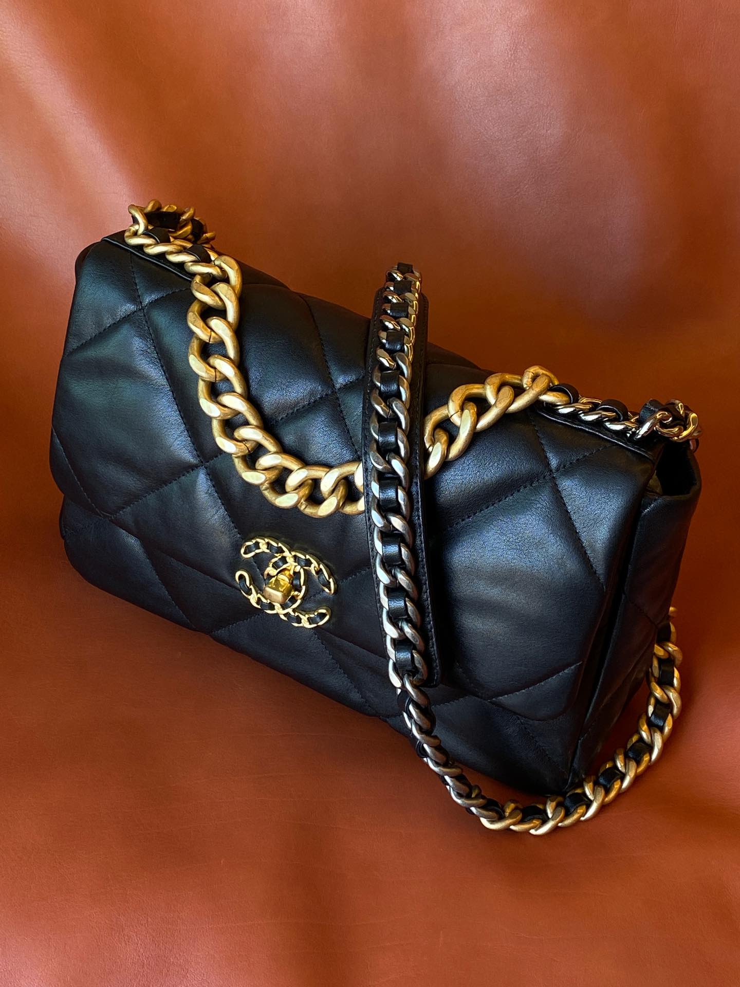 1573995552_513349362_2 Chanel 19 Flap Bag Black - chanel 19 flap dupe detail 1