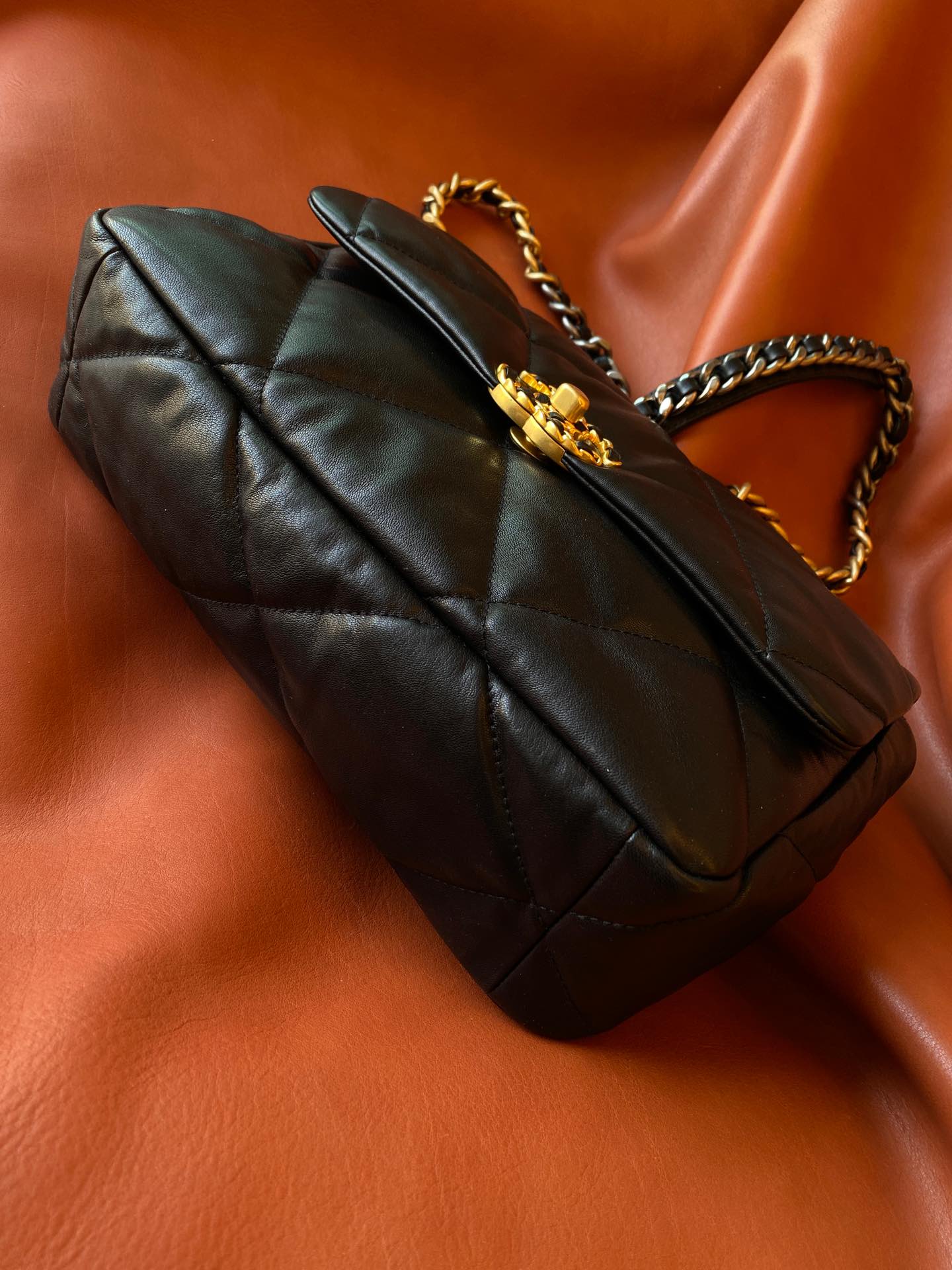 1573995552_681410150_7 Chanel 19 Flap Bag Black - chanel 19 flap dupe detail 3