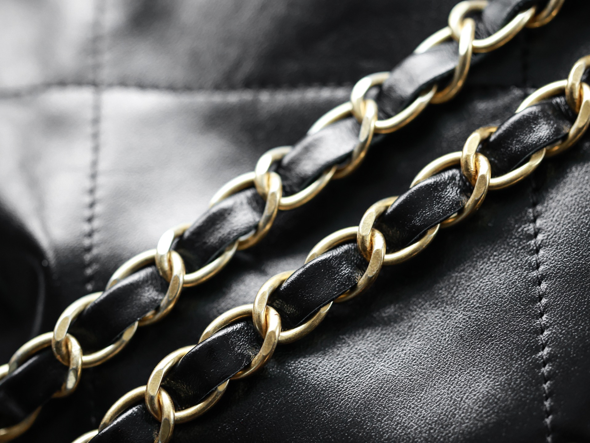 71258_black_11 Chanel 22 Medium Bag Black - chanel 22 medium dupe detail 10